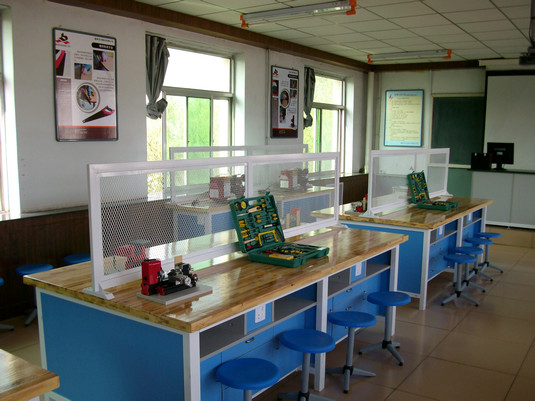 通用技術(shù)實(shí)驗(yàn)室設(shè)備(圖2) 通用技術(shù)實(shí)驗(yàn)室設(shè)備