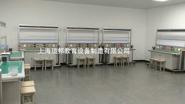 電子產(chǎn)品裝調(diào)與智能檢測(cè)實(shí)訓(xùn)考核裝置,電子產(chǎn)品裝調(diào)實(shí)訓(xùn)臺(tái)(圖4) 電子工藝實(shí)訓(xùn)考核裝置