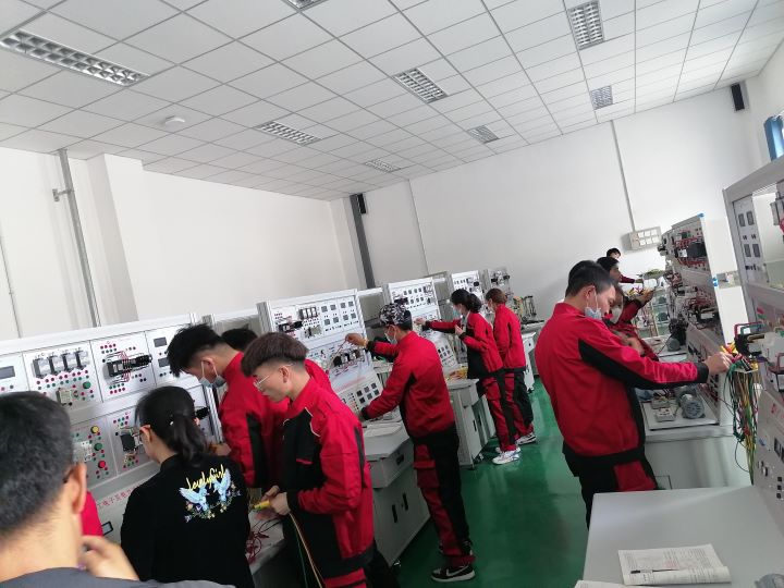 電工技術(shù)實(shí)訓(xùn)室簡介(圖1)