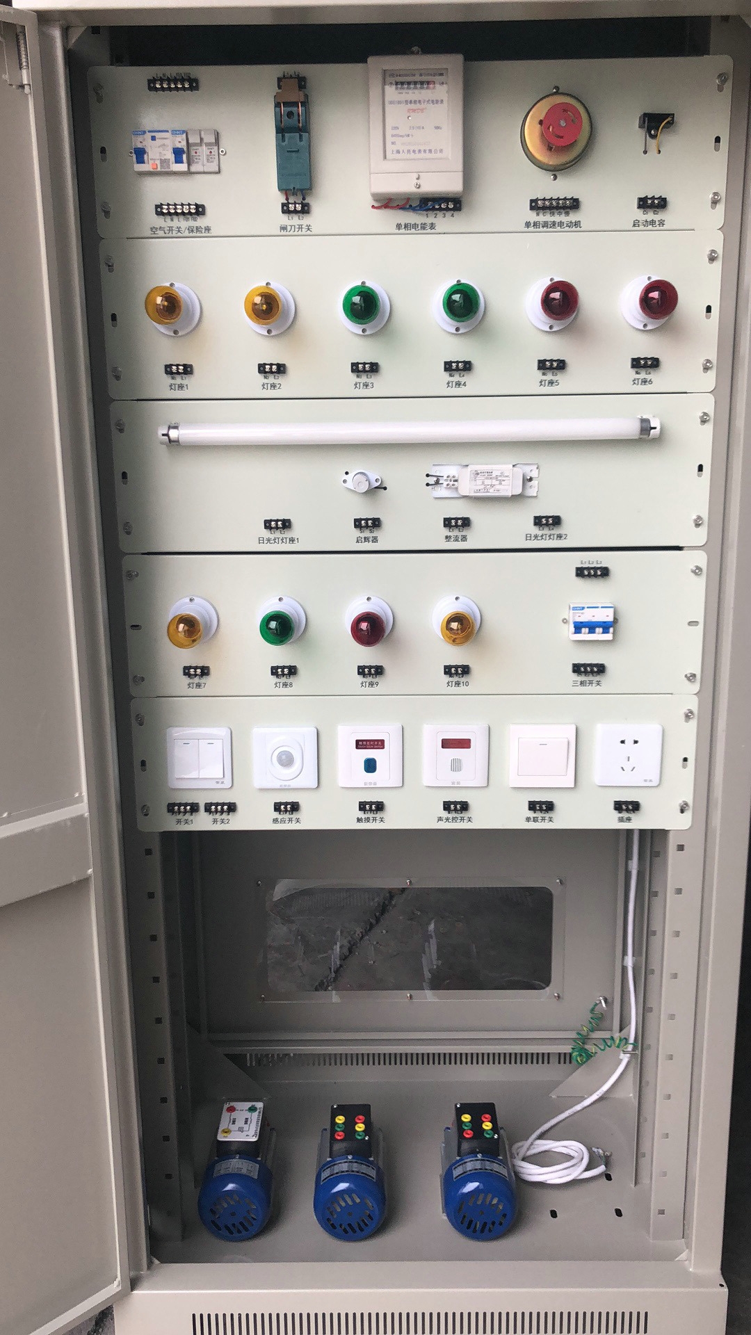 初級電工、電拖實訓考核裝置(柜式)(圖2) 初級電工考核柜