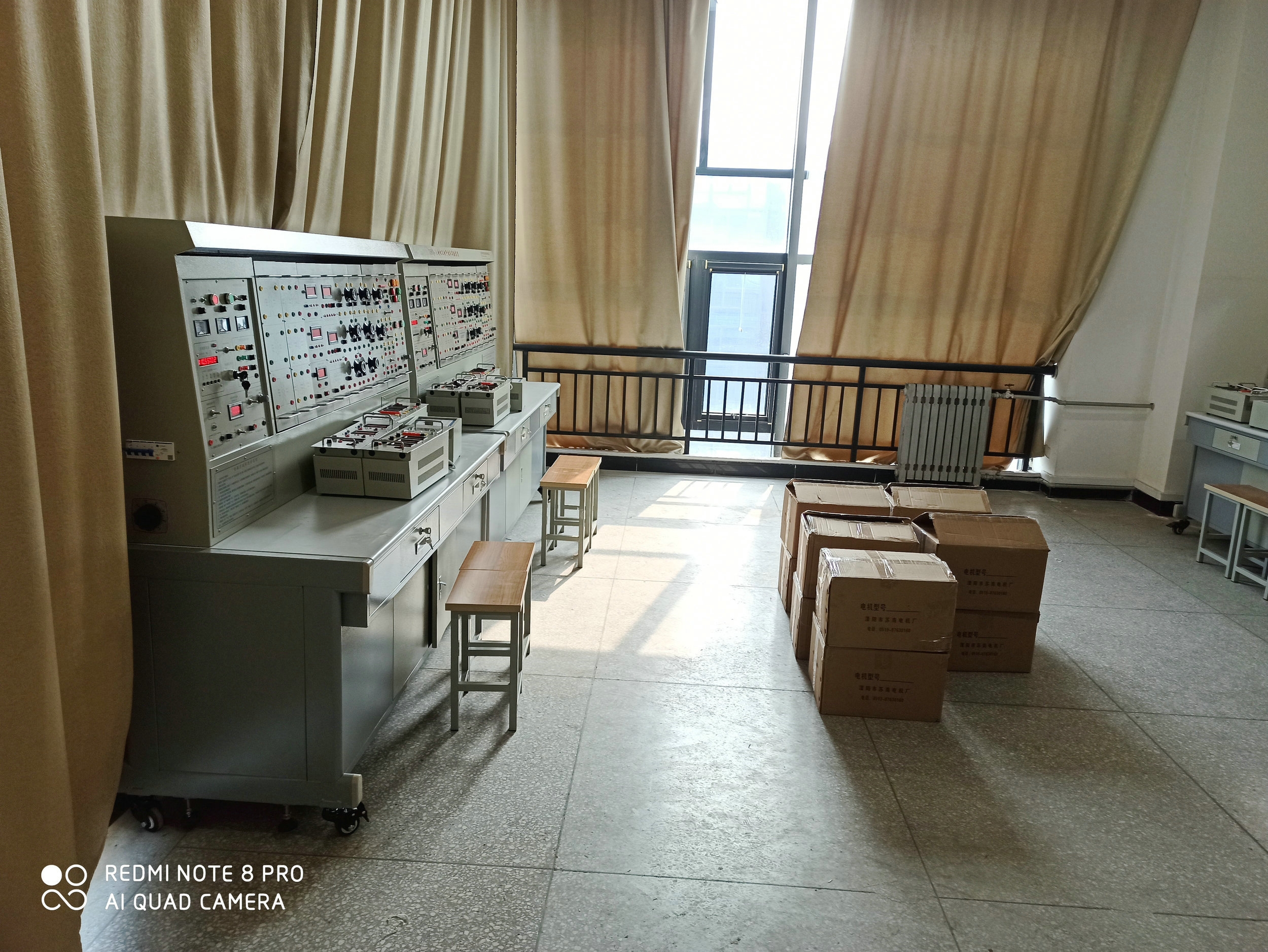 電機及電氣技術(shù)實驗裝置(圖4) 電機及電氣技術(shù)實驗裝置