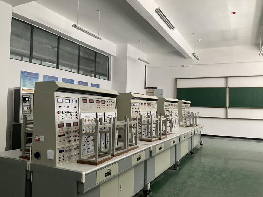 智能型電工技術實驗裝置(圖3) 智能型電工技術實驗裝置