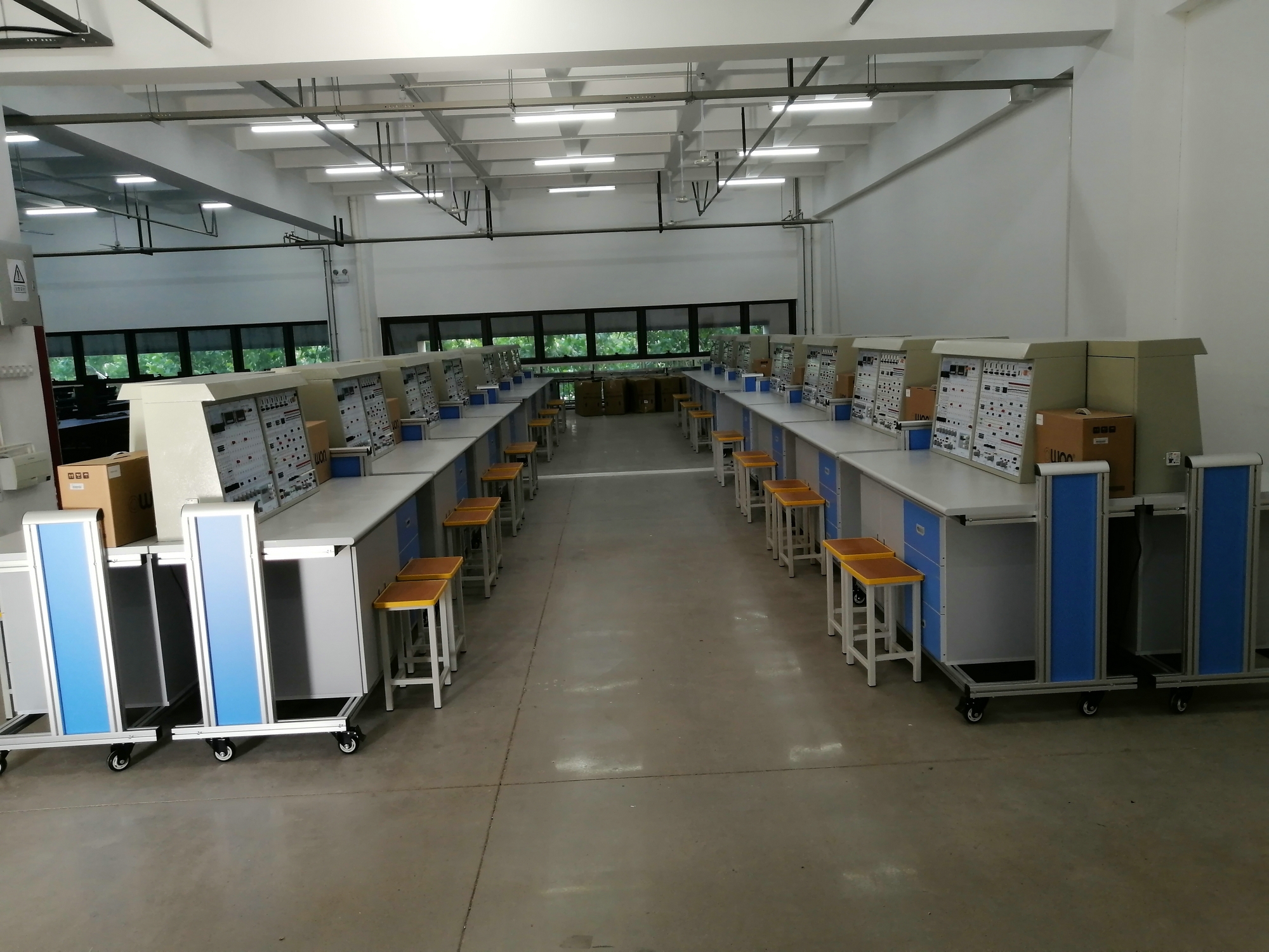 電子學綜合實驗裝置(圖4) 電子學綜合實驗裝置